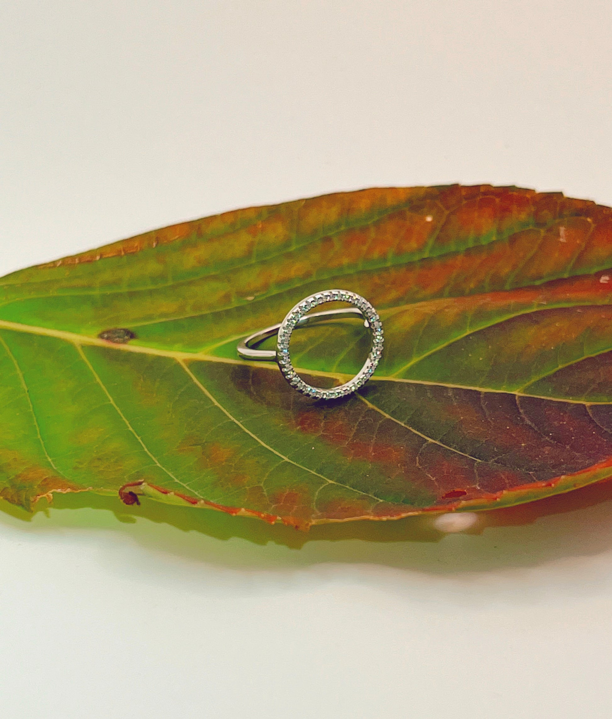 Anello globo zirconi